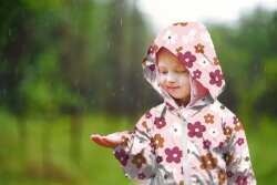 Regenjackenstoff leicht bunte Blüten - hellkaltpink