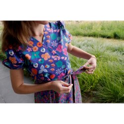 Feine Baumwollpopeline Digital MEADOW FLOWER NERIDA HANSEN - JET schwarz