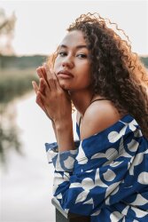 Viskosestoff Blumenschatten - weinrot